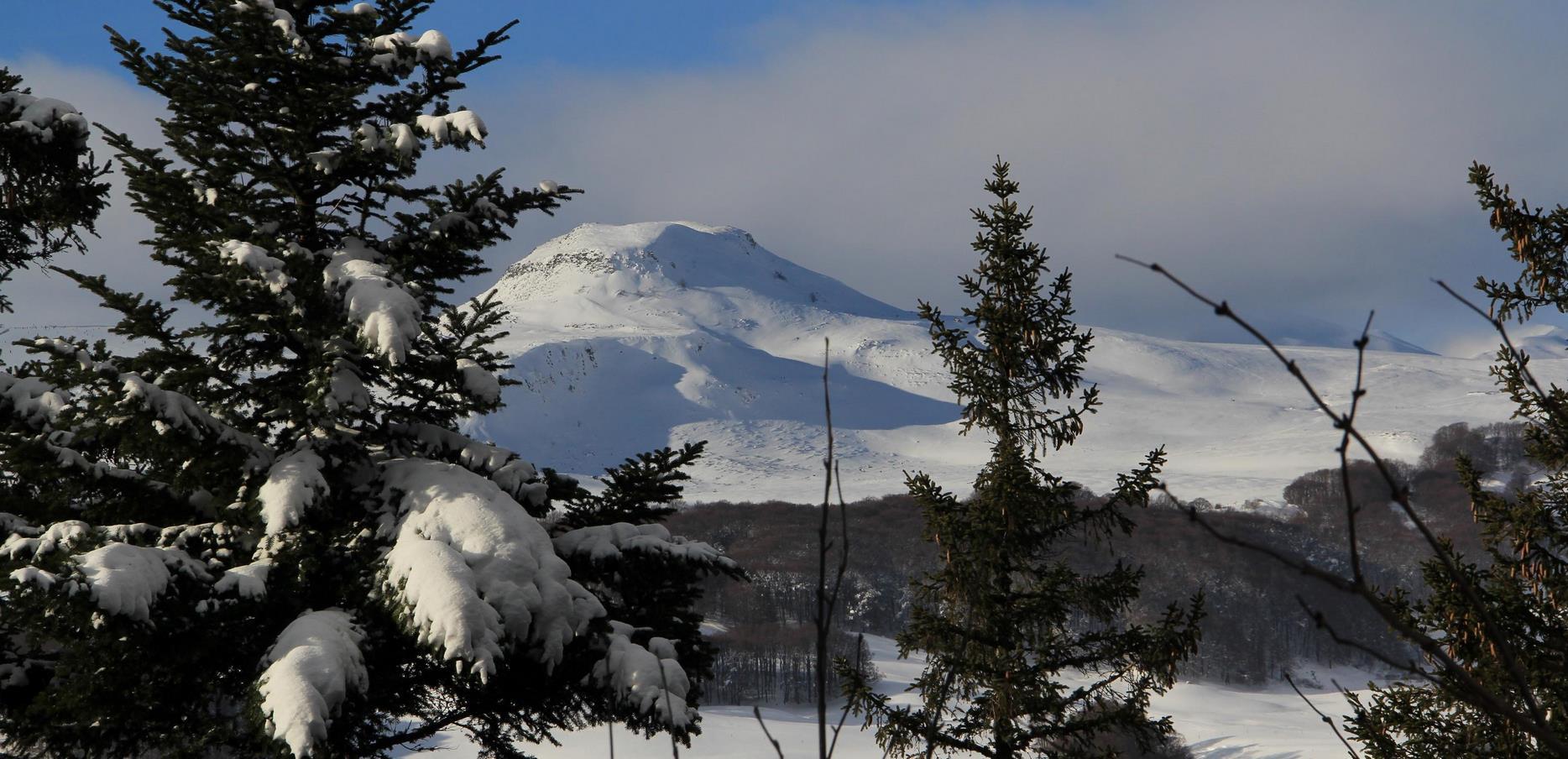 Lac Pavin : Féérie Hivernale - Paysages Enneigés