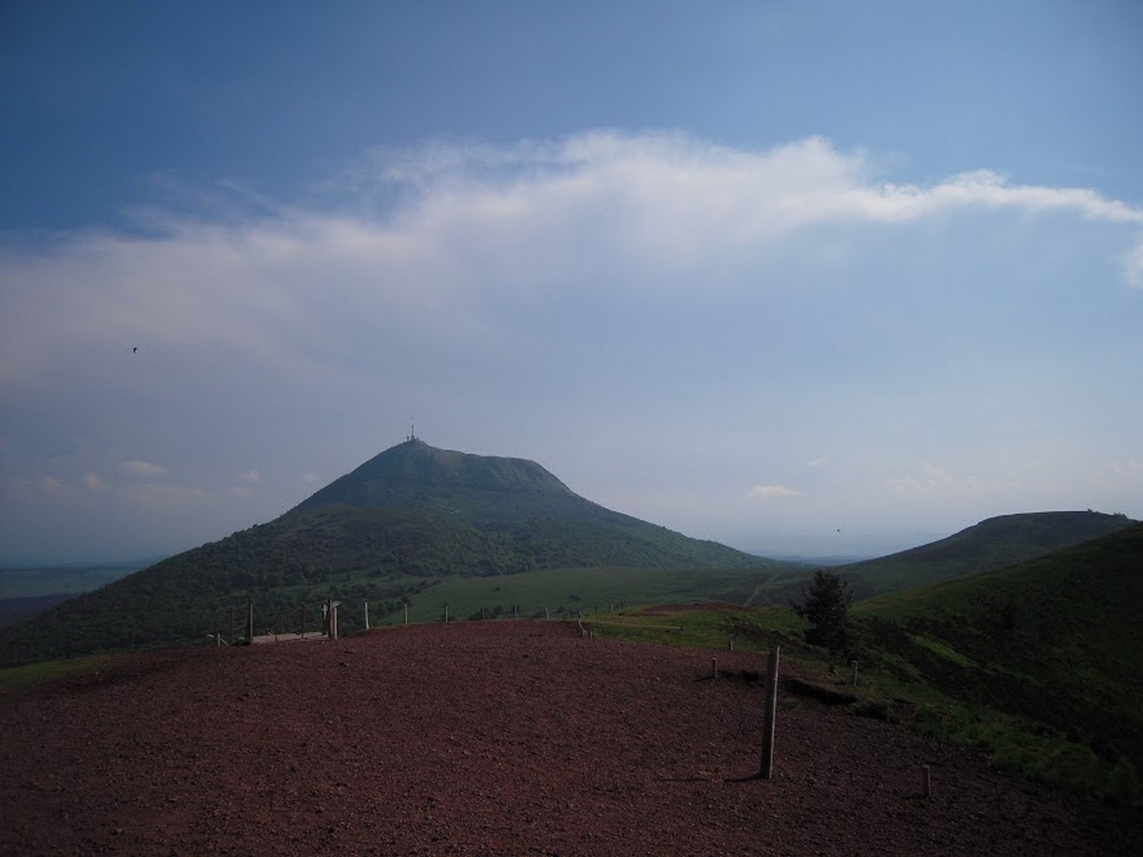 Puy de Dôme & Chaîne des Puys : Splendeur Volcanique d'Auvergne