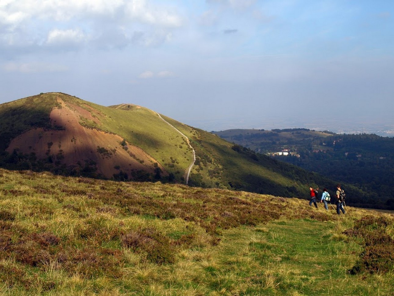 Exploration du Puy de Dôme: Découverte de la Chaîne des Puys