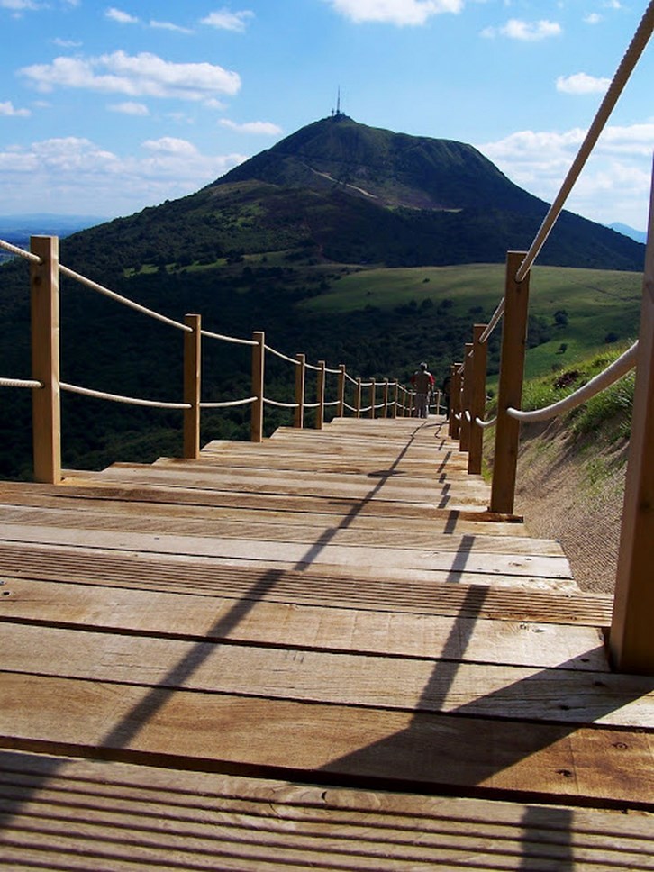 Chaîne des Puys, Puy de Dôme: Escaliers en Bois et Vue Panoramique