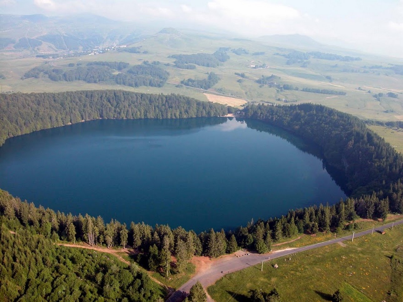 Chaîne des Puys, Puy de Dôme: Lacs Volcaniques et Paysages Enchantés