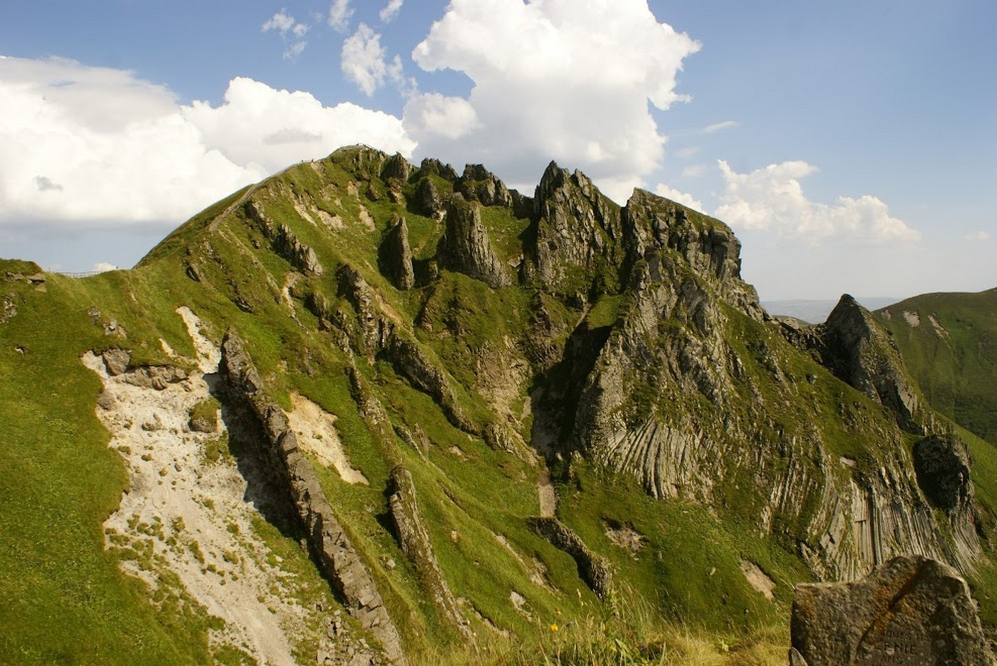 Puy de Dôme: Exploration Volcanique de la Chaîne des Puys