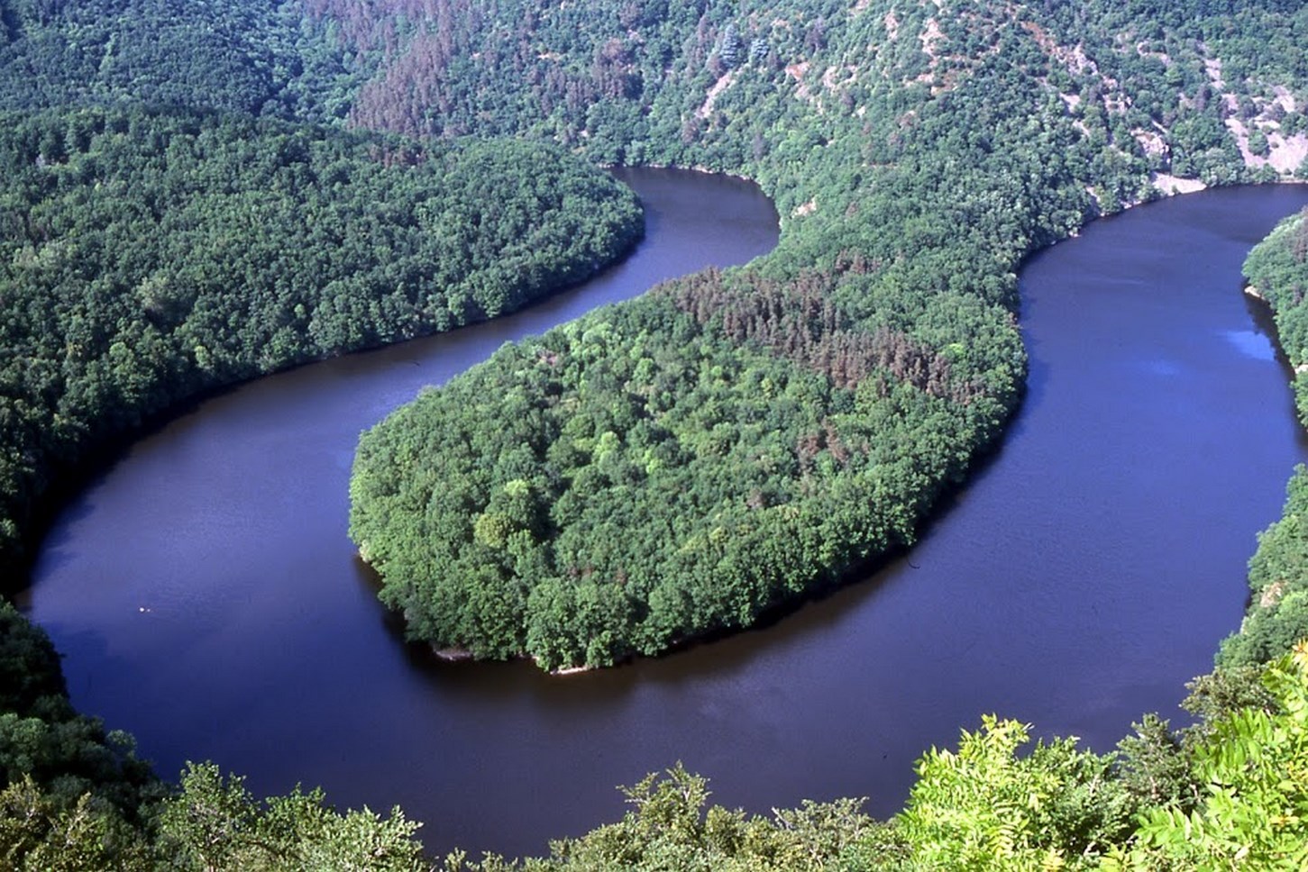 Puy de Dôme (63): Vue Aérienne sur le Fleuve