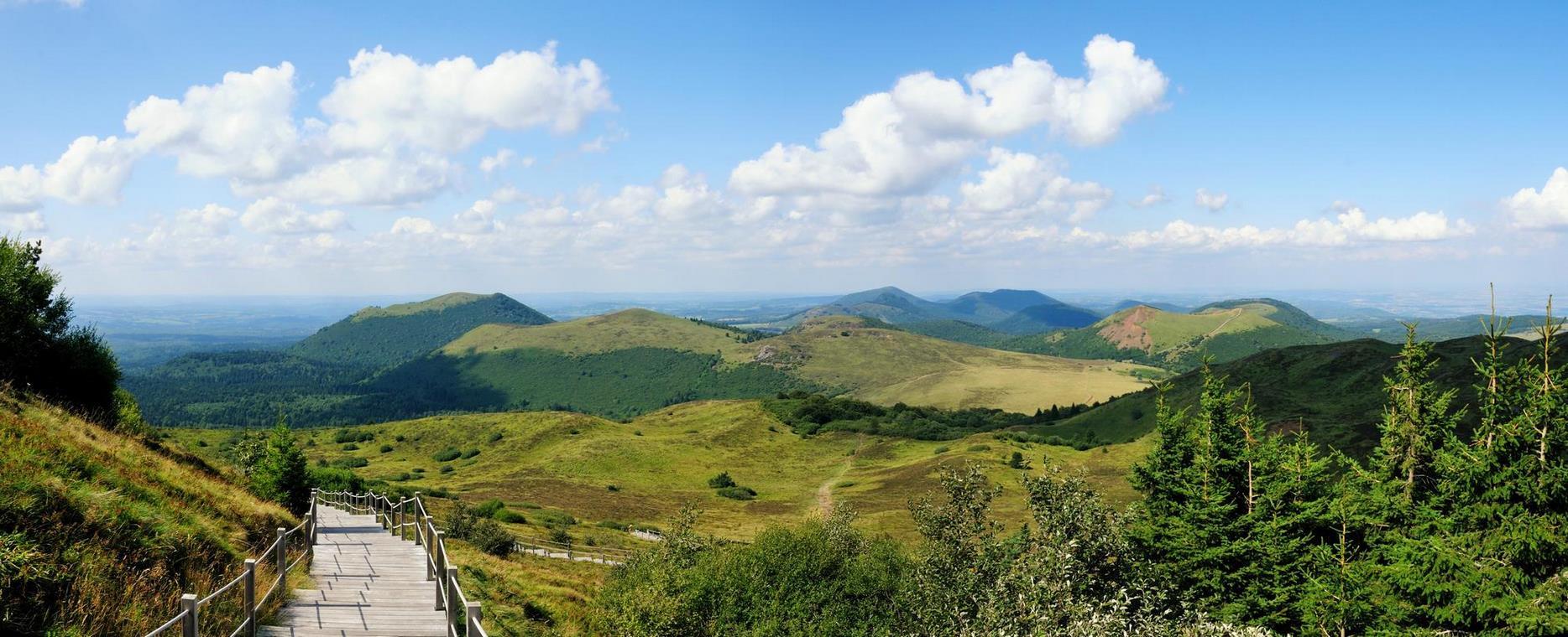 Puy de Dôme : Panorama Exceptionnel sur l'Auvergne