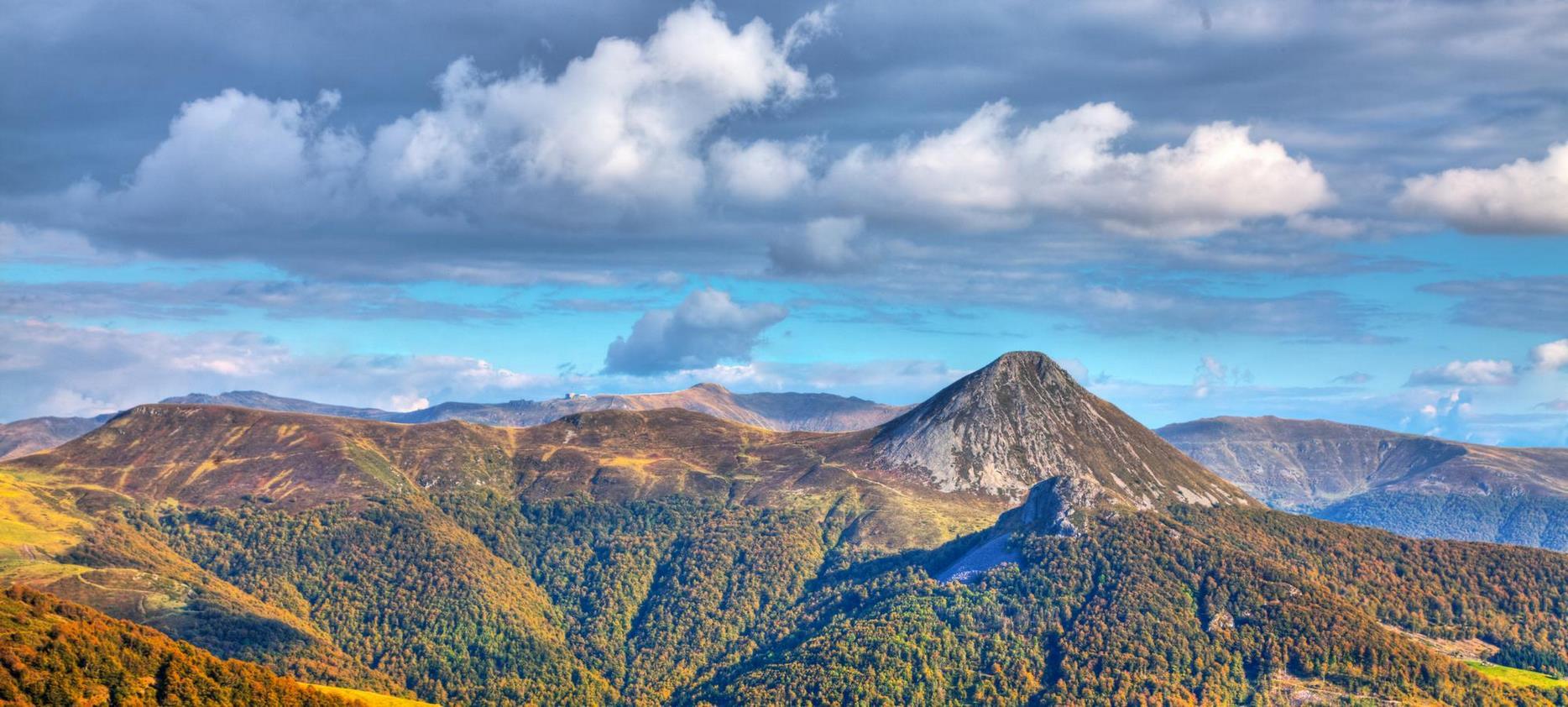 Puy de Dôme : Vue Panoramique Exceptionnelle sur la Chaîne des Puys