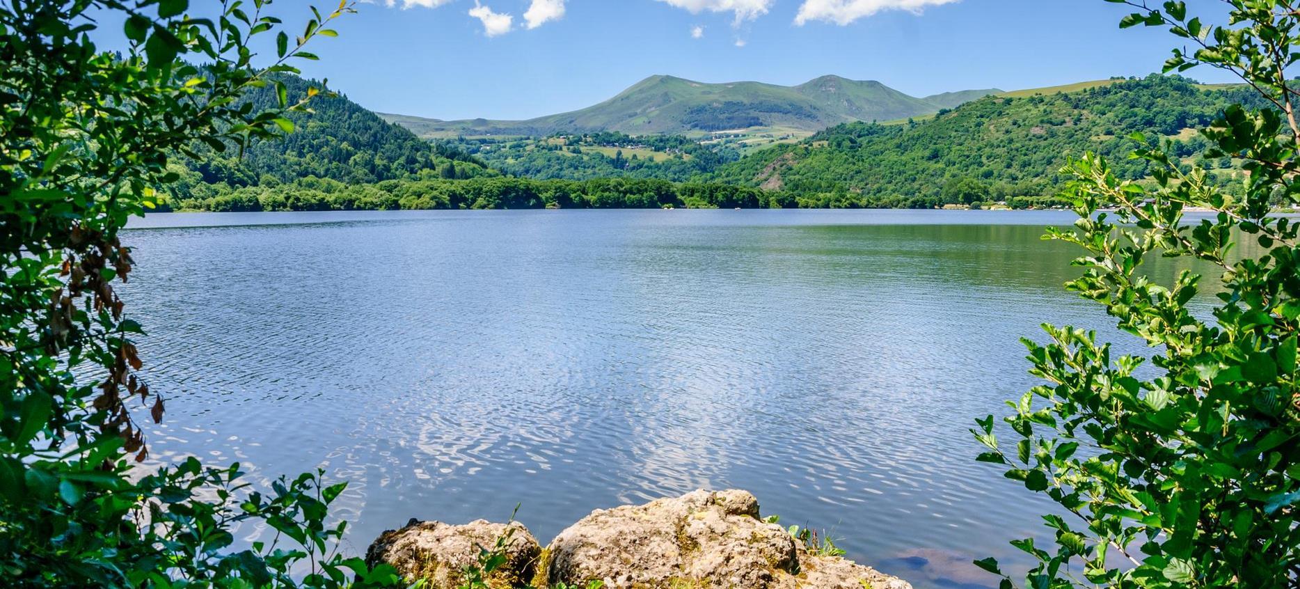 Lac Chambon : Destination Nature et Découverte dans la Chaîne des Puys d'Auvergne