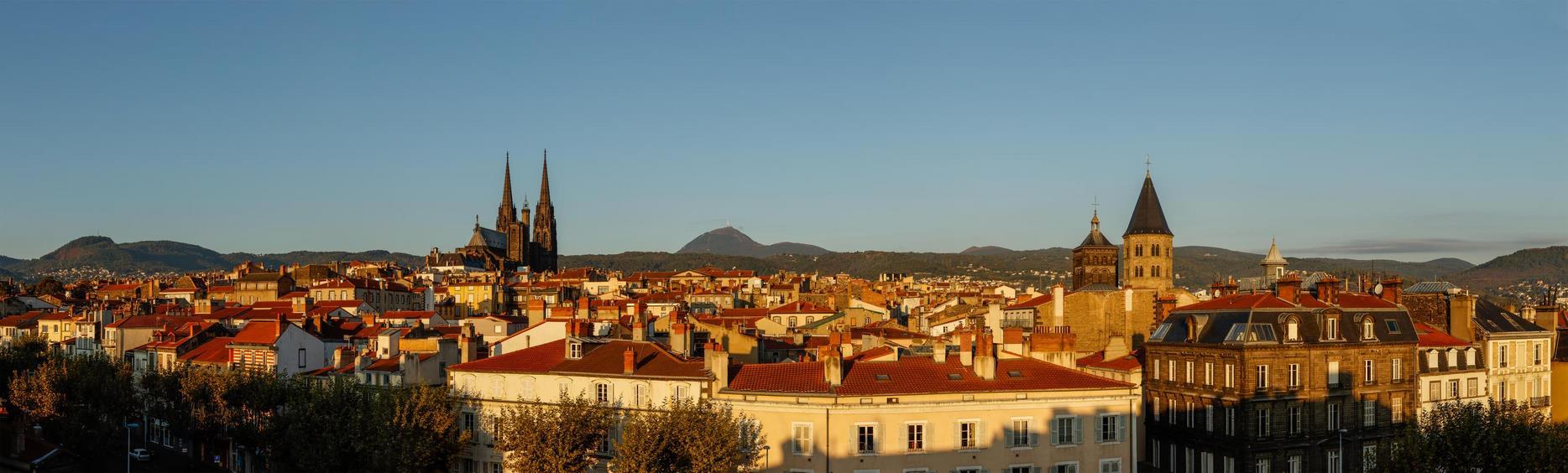 Clermont-Ferrand : Capitale du Puy-de-Dôme, Ville Riche en Histoire