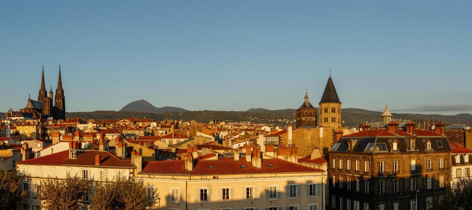 Clermont-Ferrand : Ville Dynamique et Pleine de Charme