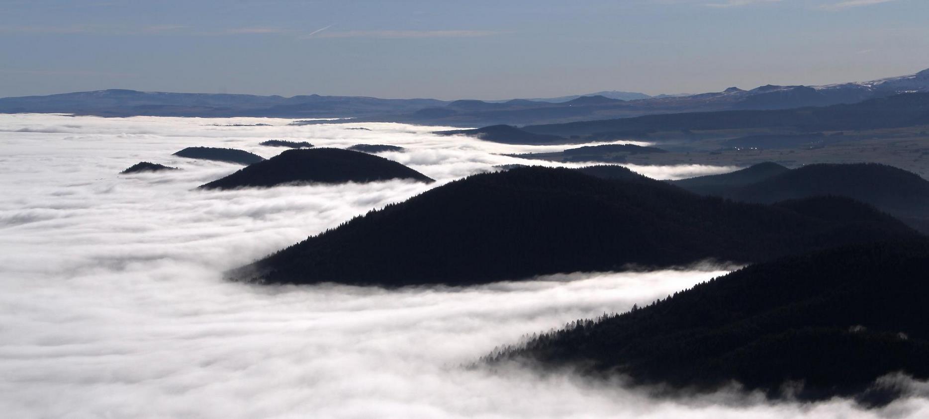 Volcans d'Auvergne : Mer de Nuages Féérique, Spectacle Naturel Unique