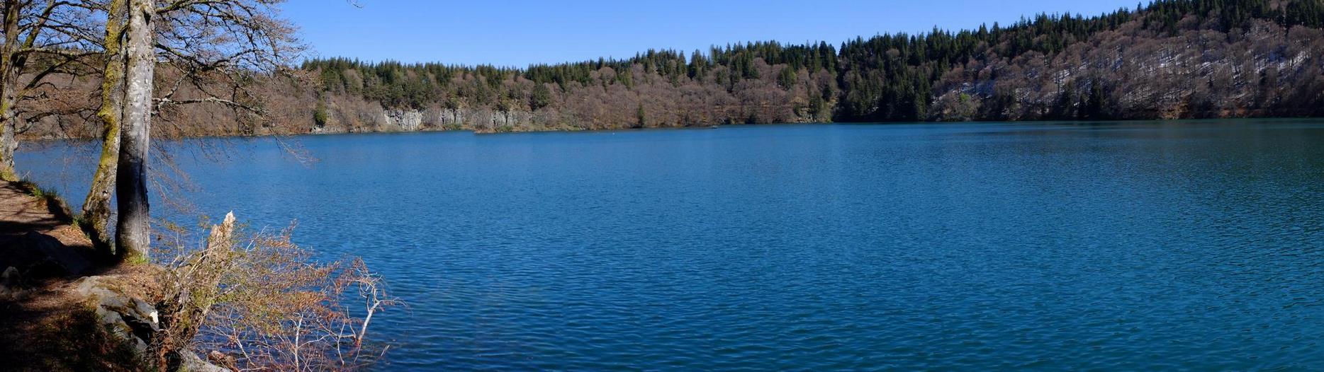 Lac Pavin : Lac Mystérieux et Magique des Volcans d'Auvergne