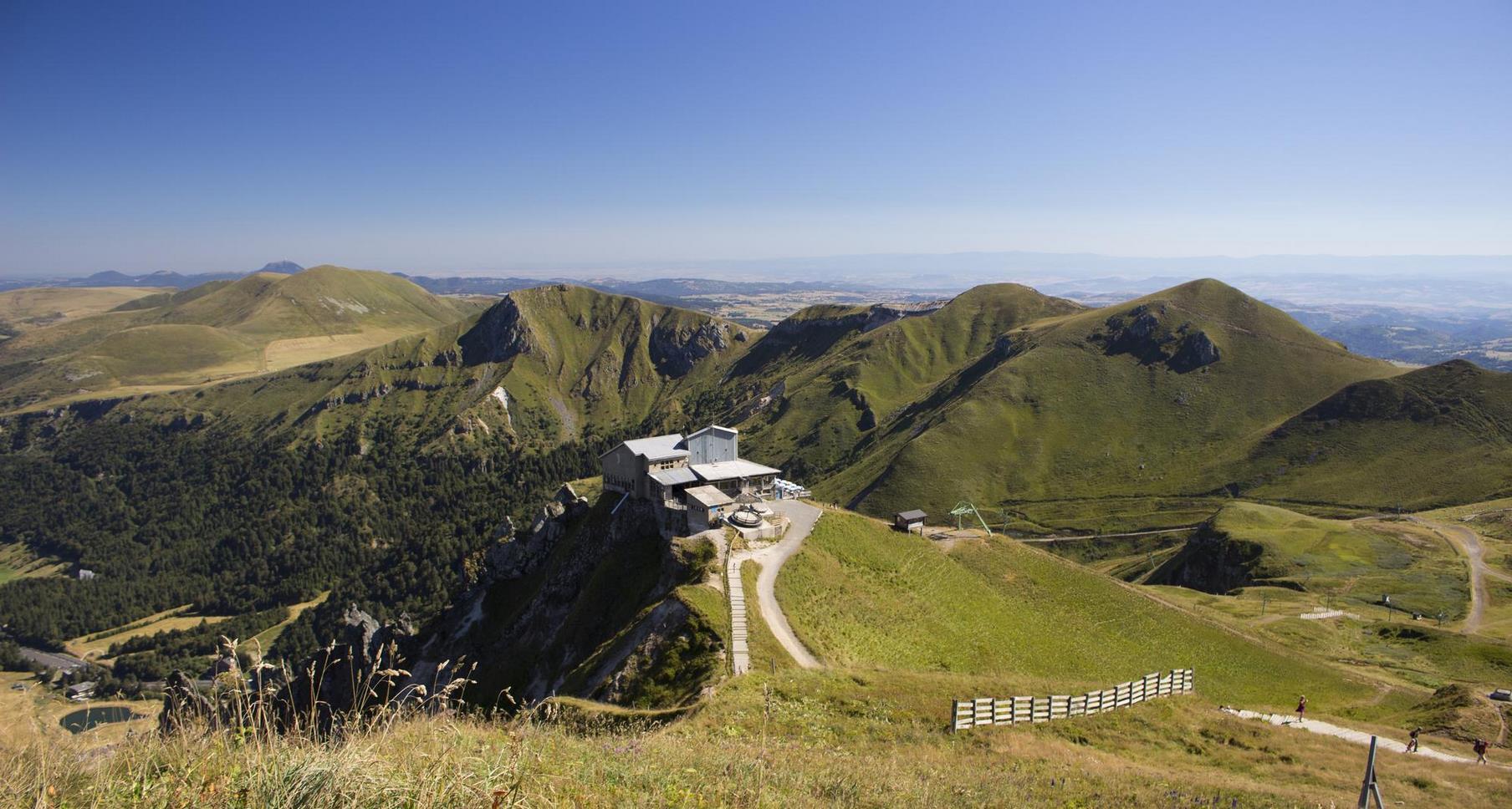 Téléphérique du Puy de Sancy : Accès au Sommet et Déjeuner Panoramique Inoubliable