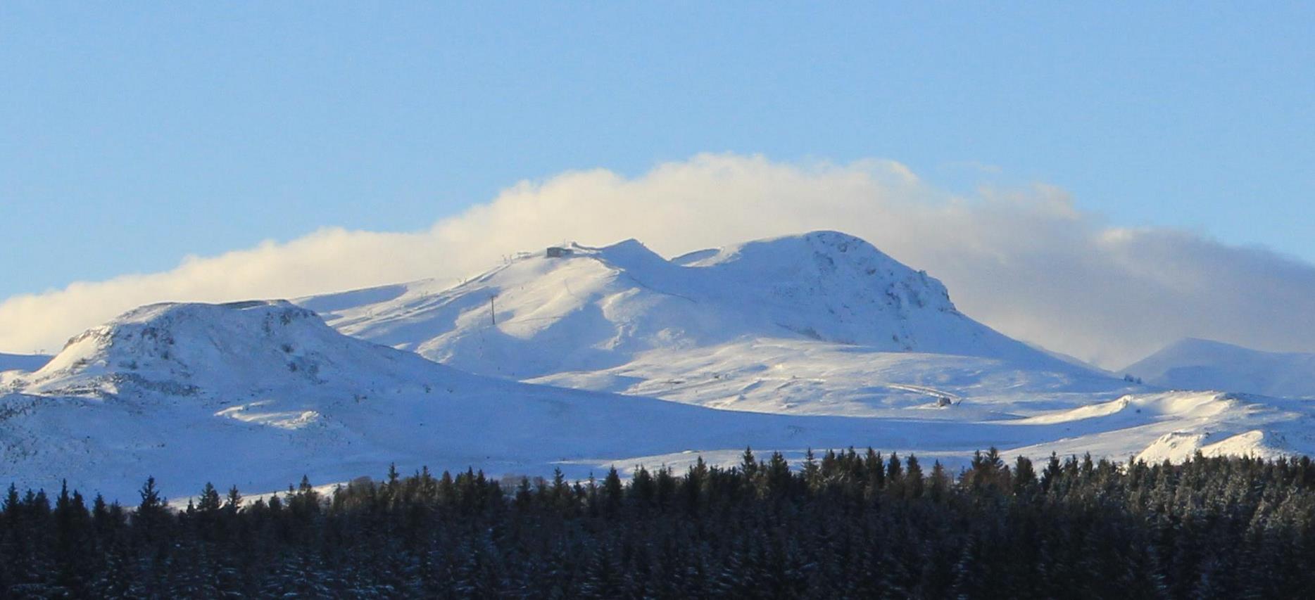 Lac de Guéry : Panorama Splendide sur le Massif Adventif