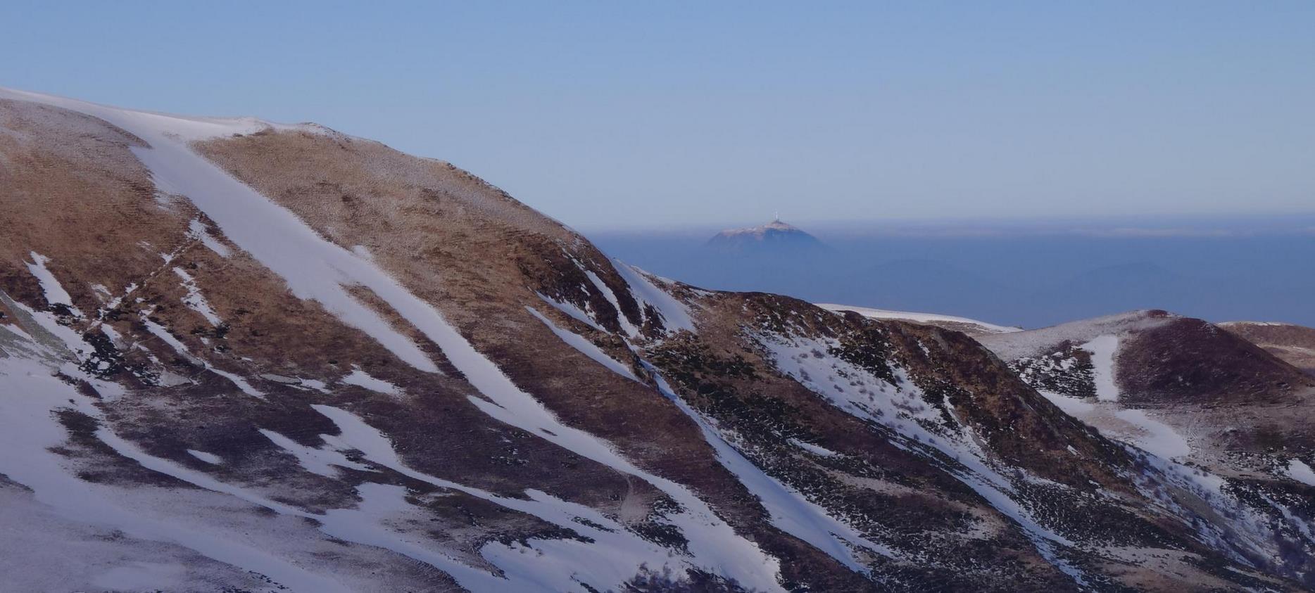 Massif du Sancy : Fonte des Neiges, Retour à la Vie Après l'Hiver