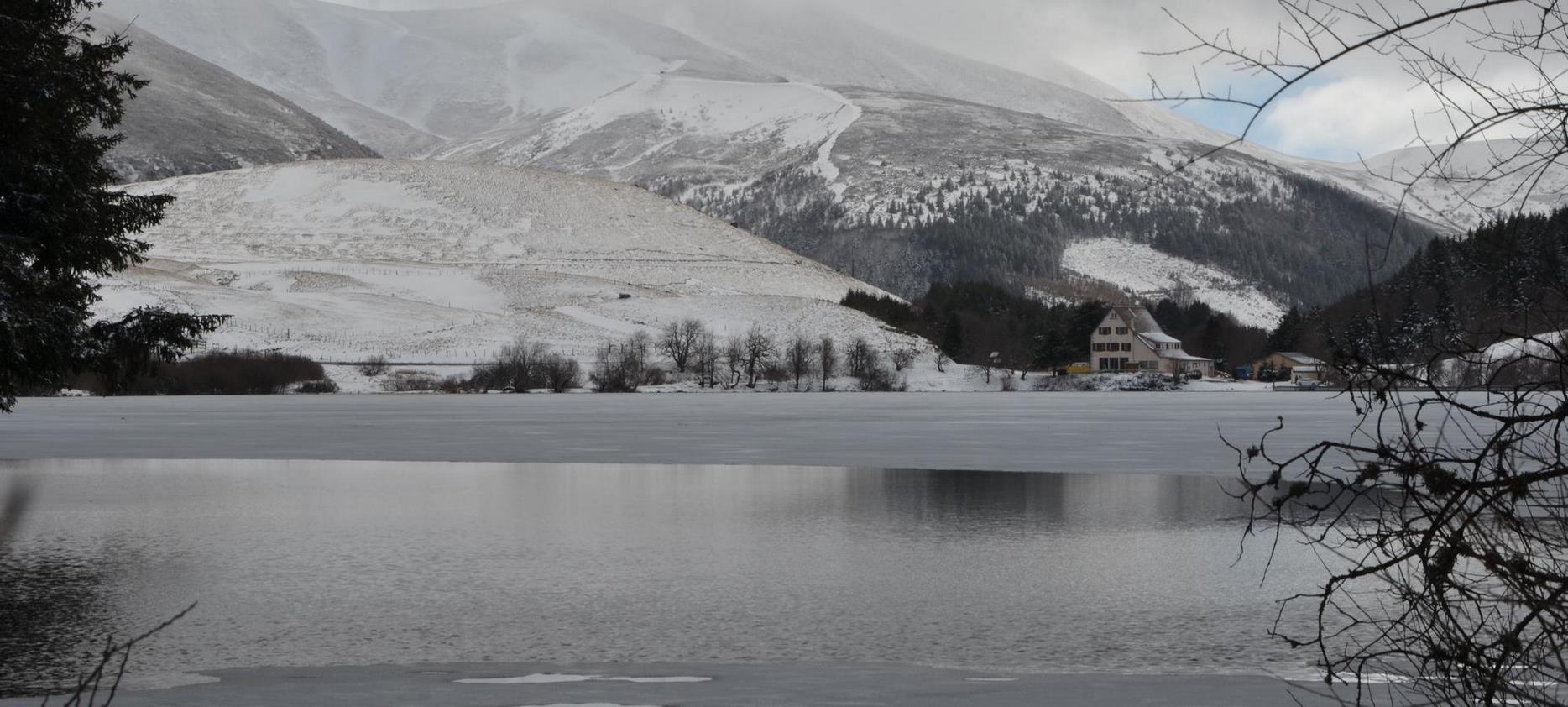 Mont Dore : Lac de Guéry, Plus Haut Lac d'Altitude d'Auvergne, Magnifique Site Naturel