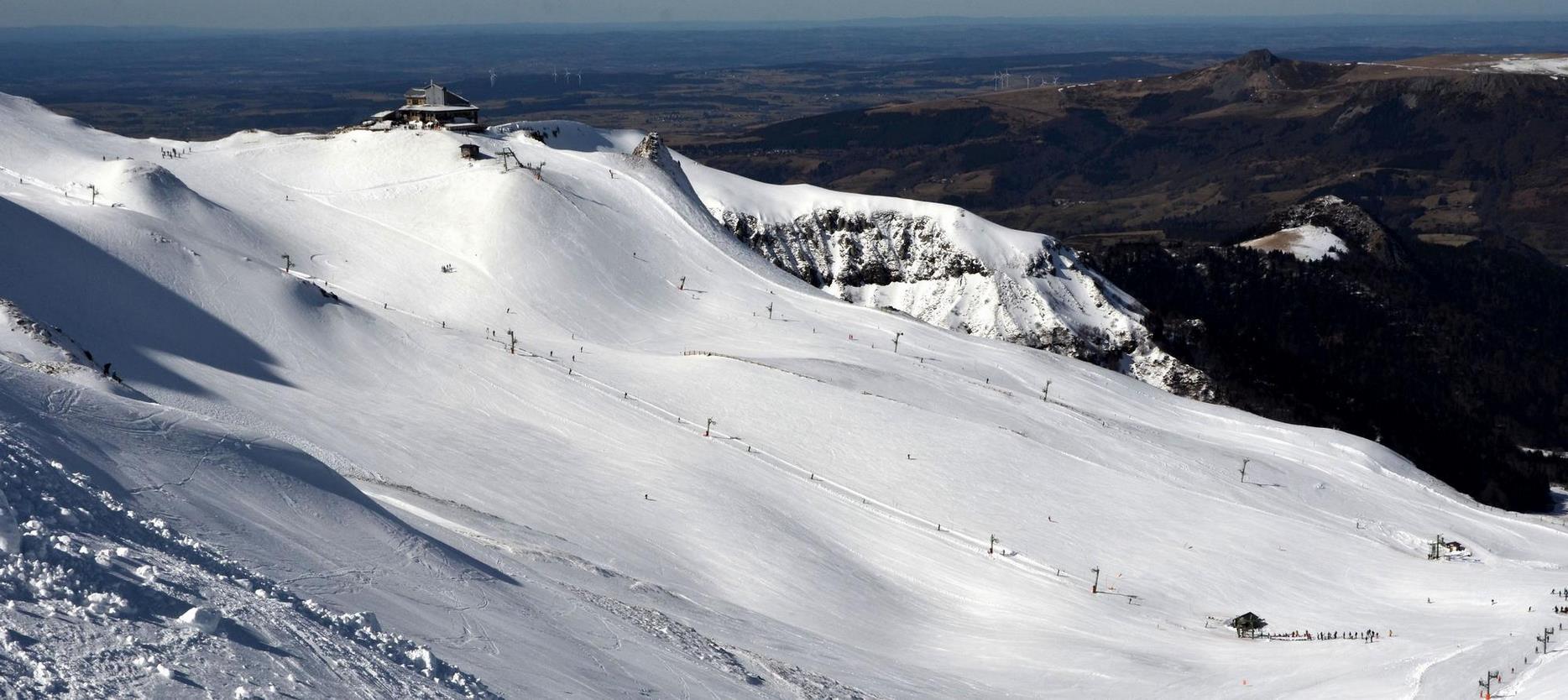 Station du Mont Dore : Restaurant d'Altitude et Pistes de Ski, Un Délice pour les Sens et le Plaisir