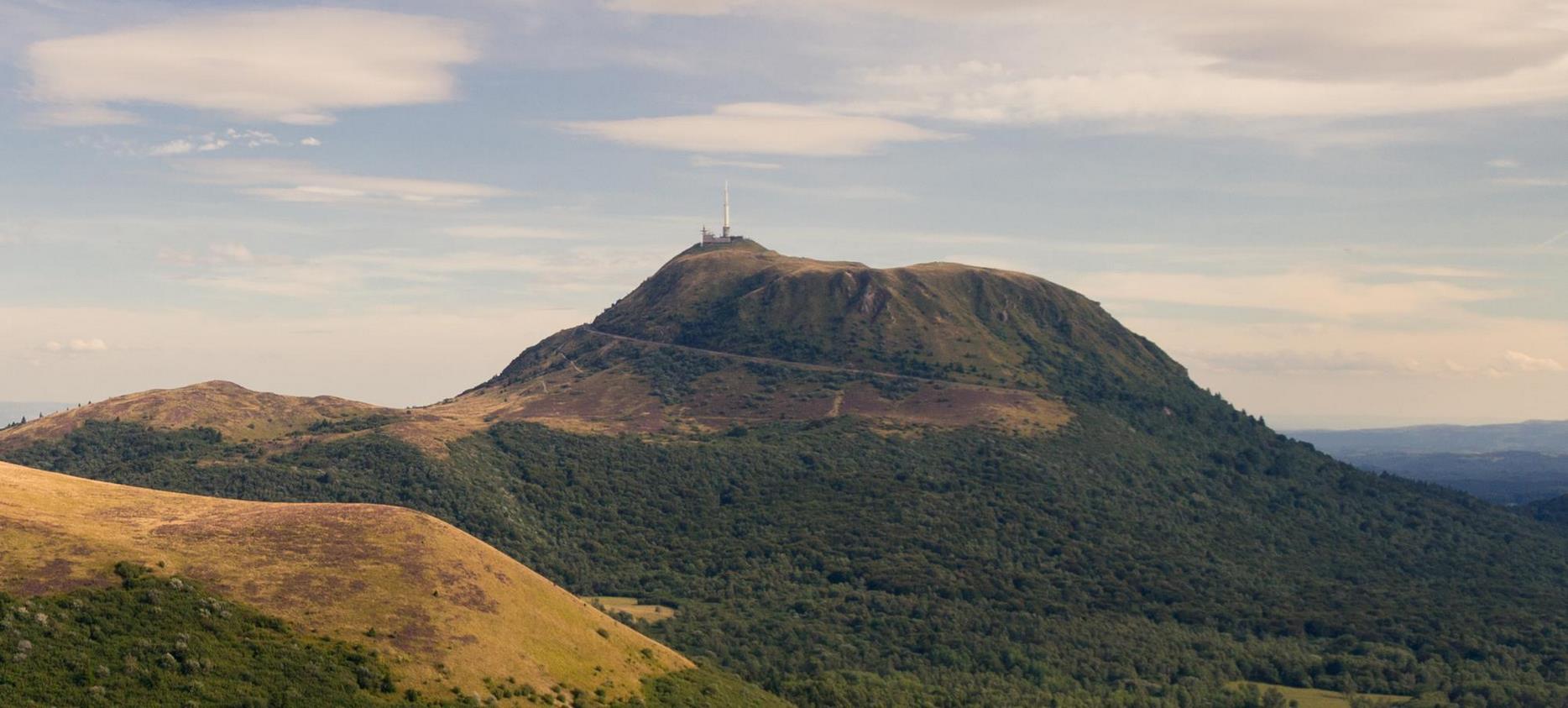 Puy de Dôme : Automne Enflammé - Couleurs Chaudes et Panorama Exceptionnel