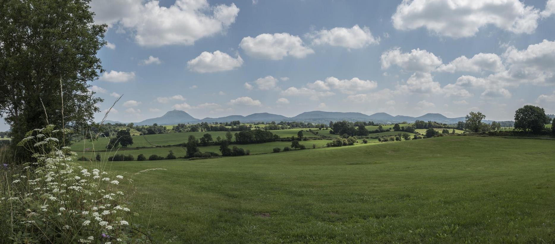 Sancy : Été Ensoleillé - Randonnées, Balade en Forêt et Détente Au Bord du Lac