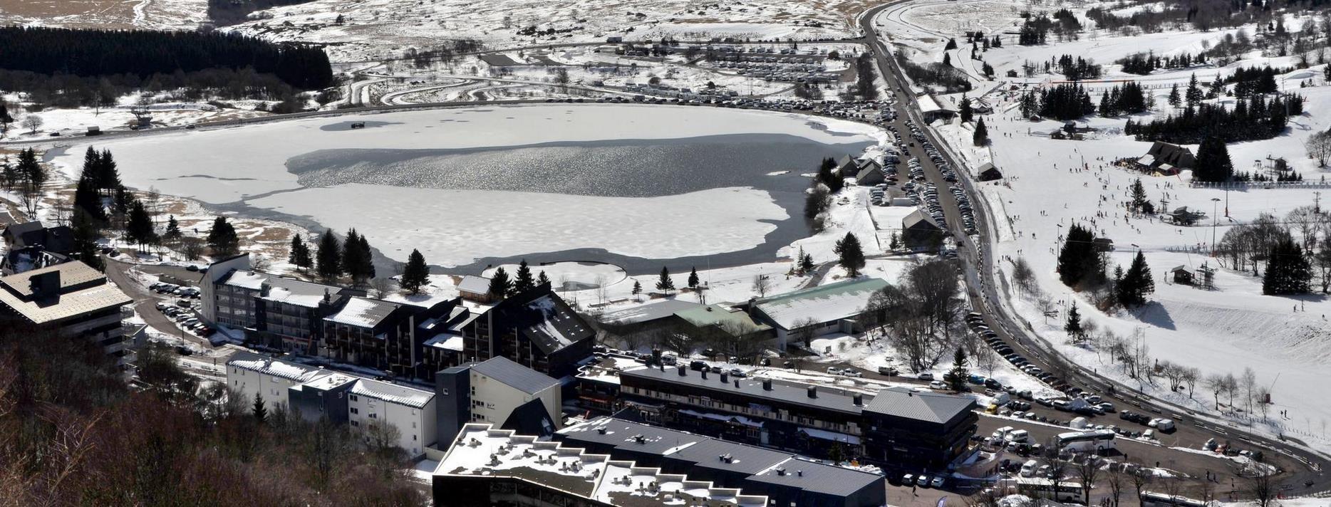 Super Besse : Centre Ville et Lac des Hermines, Charme et Tranquillité