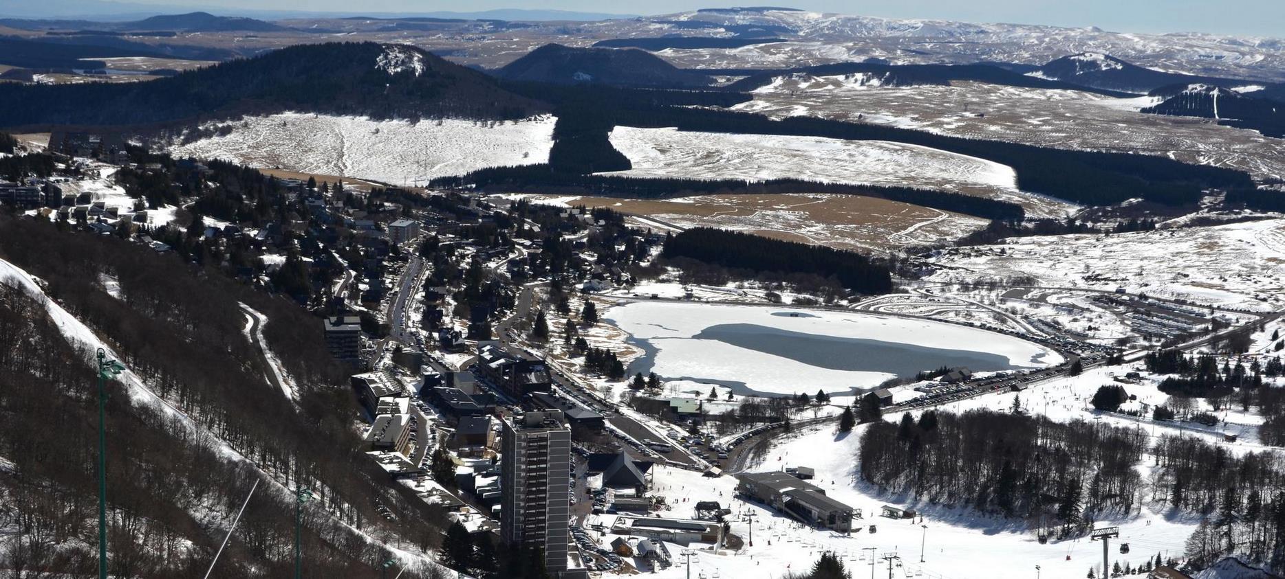 Super Besse : Vue Panoramique Exceptionnelle sur les Pistes de Ski