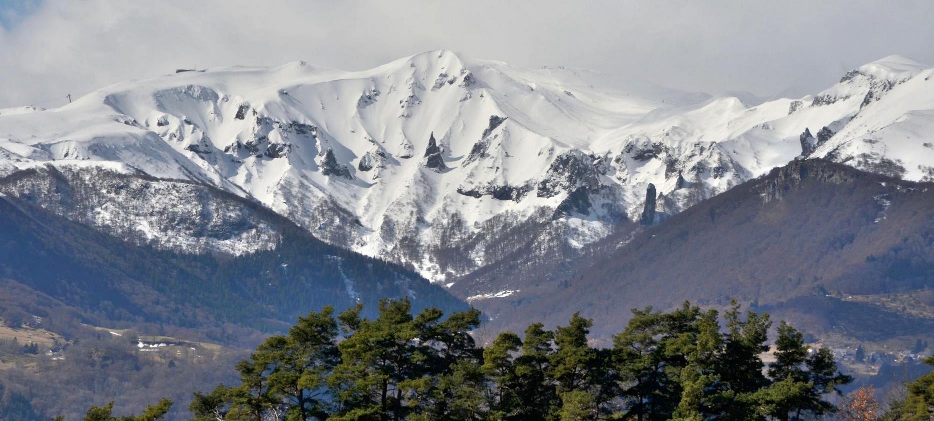 Super Besse : Neige en Hiver en Auvergne, Un Paysage Magique