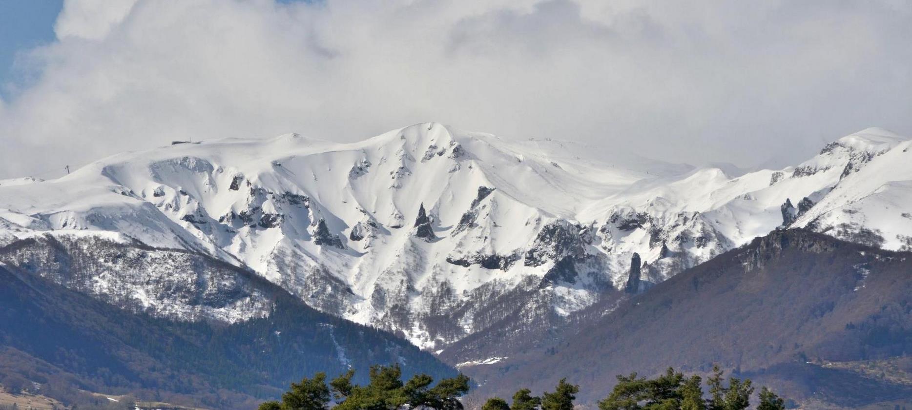 Super Besse : Panoramique Sommets Enneigés, Un Paysage à couper le souffle