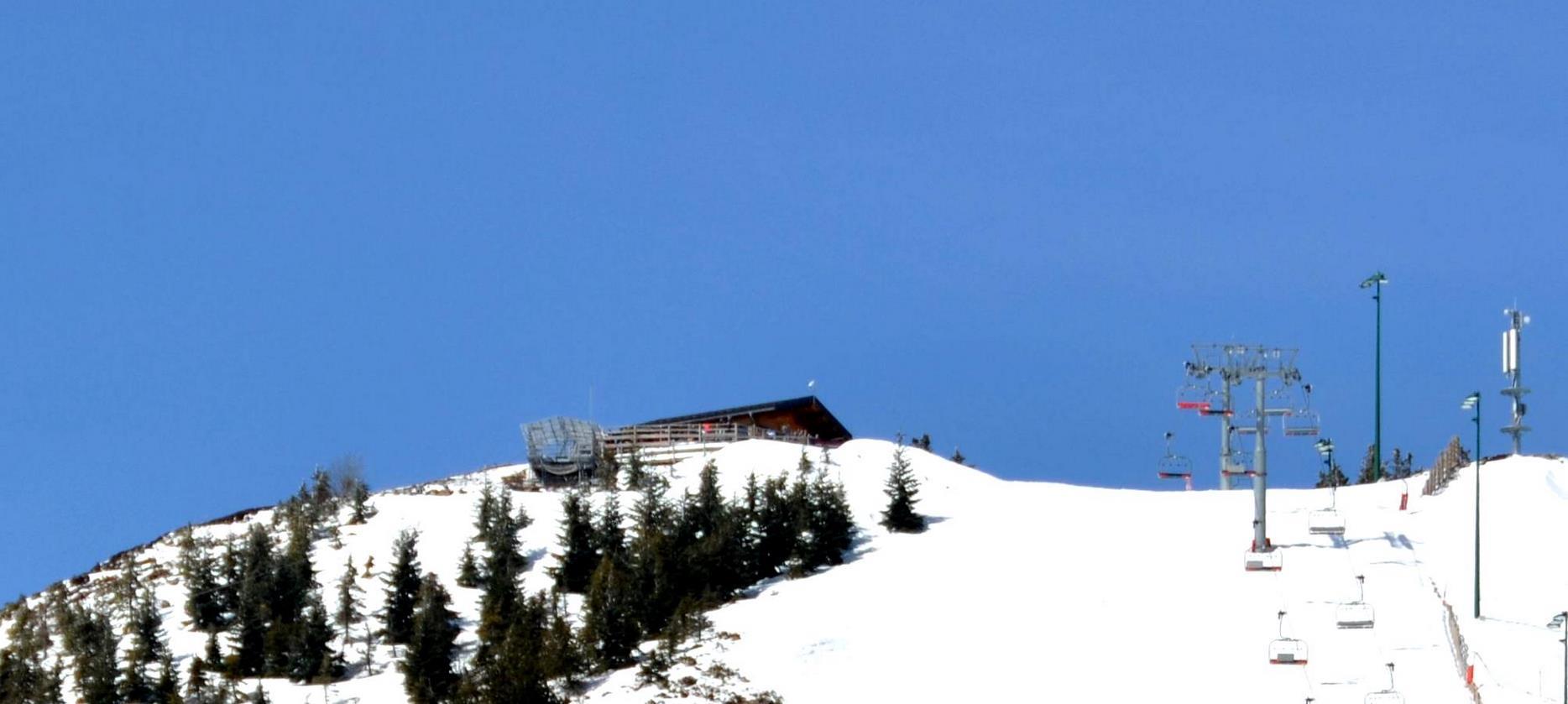 Super Besse : Tyrolienne et Restaurant des Pistes, Un Moment de Plaisir et de Détente