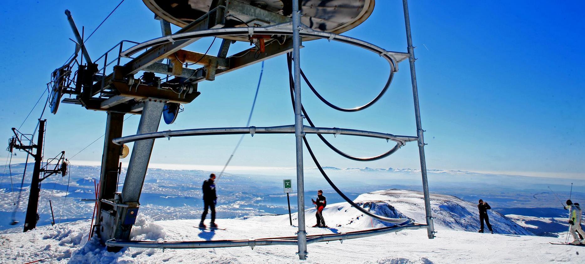 Super Besse : Télésiège de la Perdrix, Accès aux Pistes et Vue Panoramique