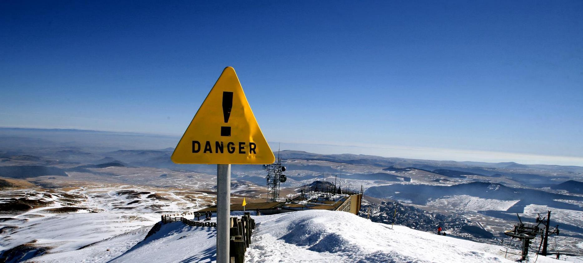 Super Besse : Téléphérique de la Perdrix, Destination Puy Ferrand, Un Départ Vers les Sommets !