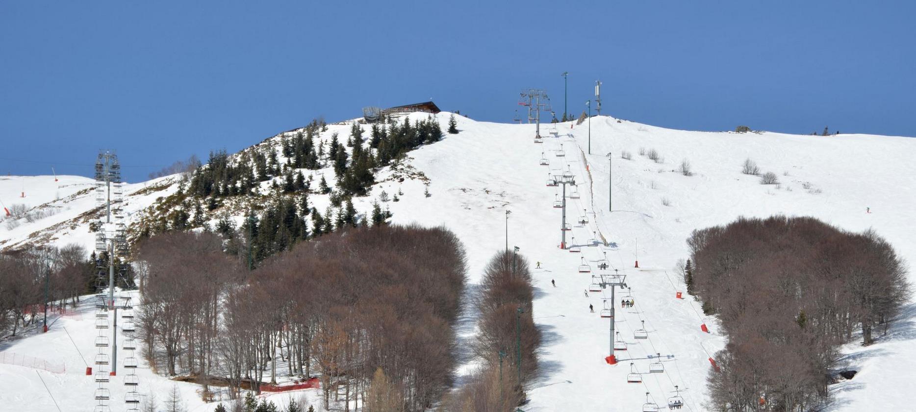 Super Besse : Tyrolienne, Restaurant d'Altitude et Pistes Rouges, Un Lieu Unique pour l'Aventure et la Détente !