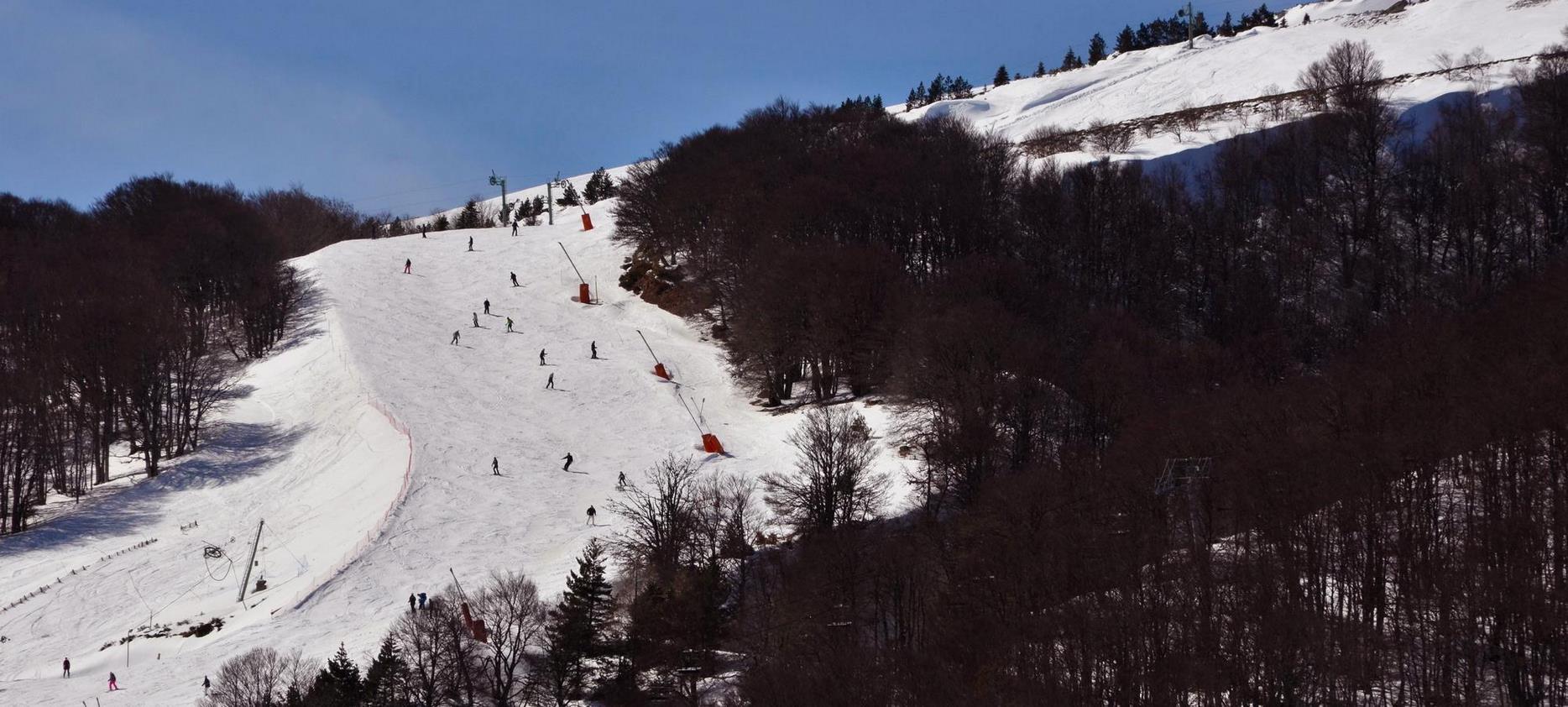 Super Besse : Piste Bleue des Capucins, Plaisir Accessible à Tous !