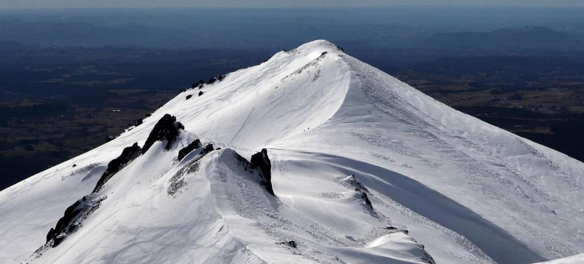 Super Besse : Vue Panoramique Sommets Enneigés, Un Paysage Féerique