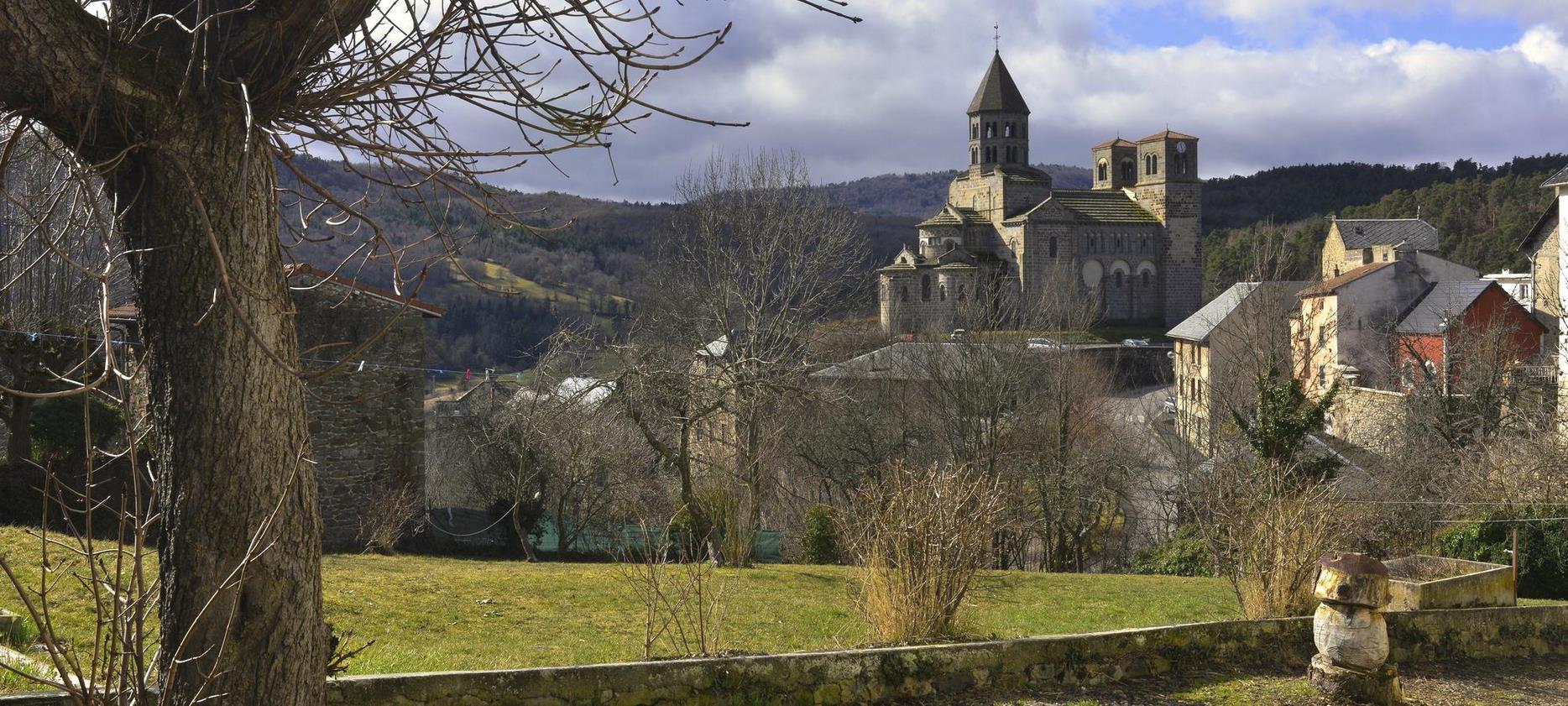 Saint-Nectaire : Vue Splendide sur le Village du Puy-de-Dôme