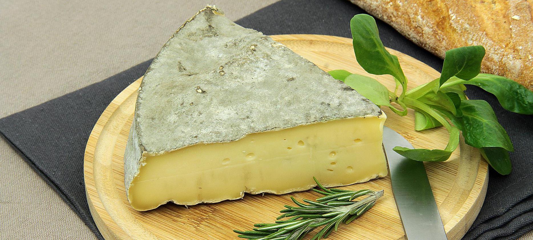 Saint-Nectaire - AOP Cheese: Taste the Essence of Auvergne