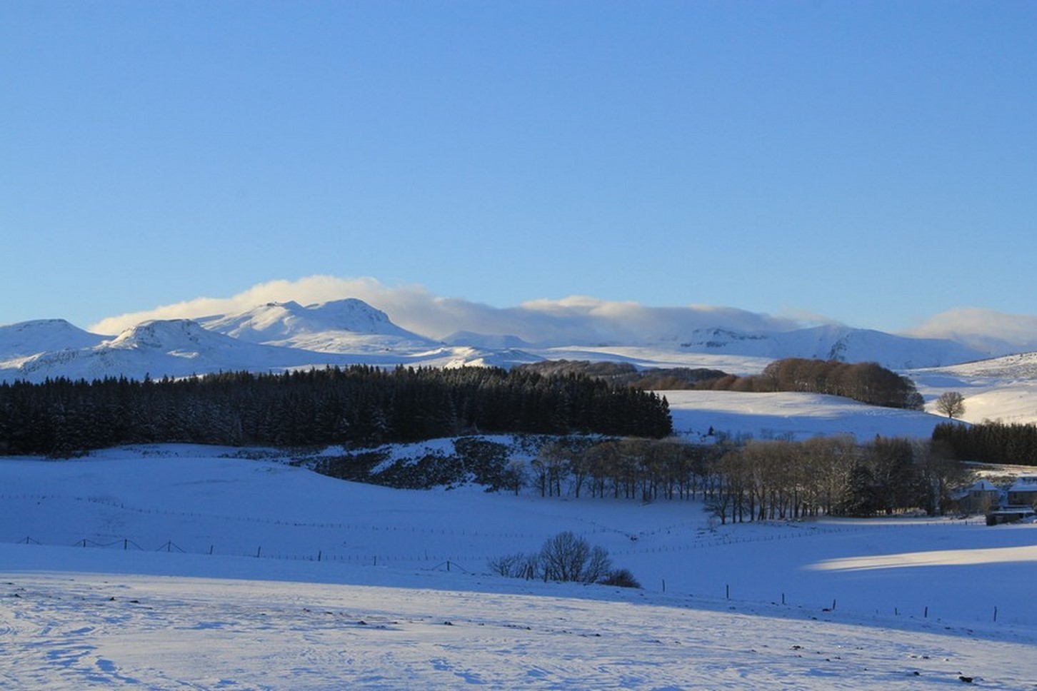 Sancy - Paysage de Randonnée Sous la Neige - Dépaysement & Magie Exceptionnels