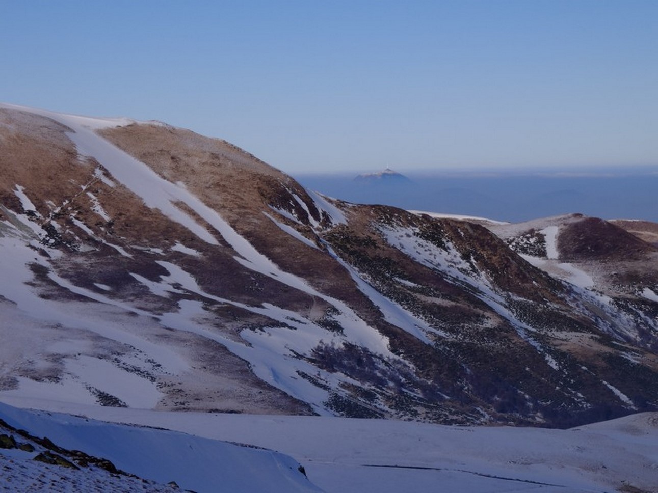 Sancy - Paysage de Randonnée Sous la Neige - Vue Époustouflante