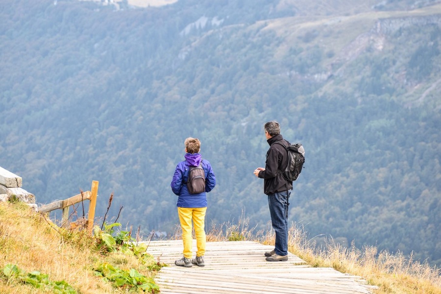 Puy de Sancy - Couple sur les Sentiers de Randonnée - Découverte & Dépaysement Magique