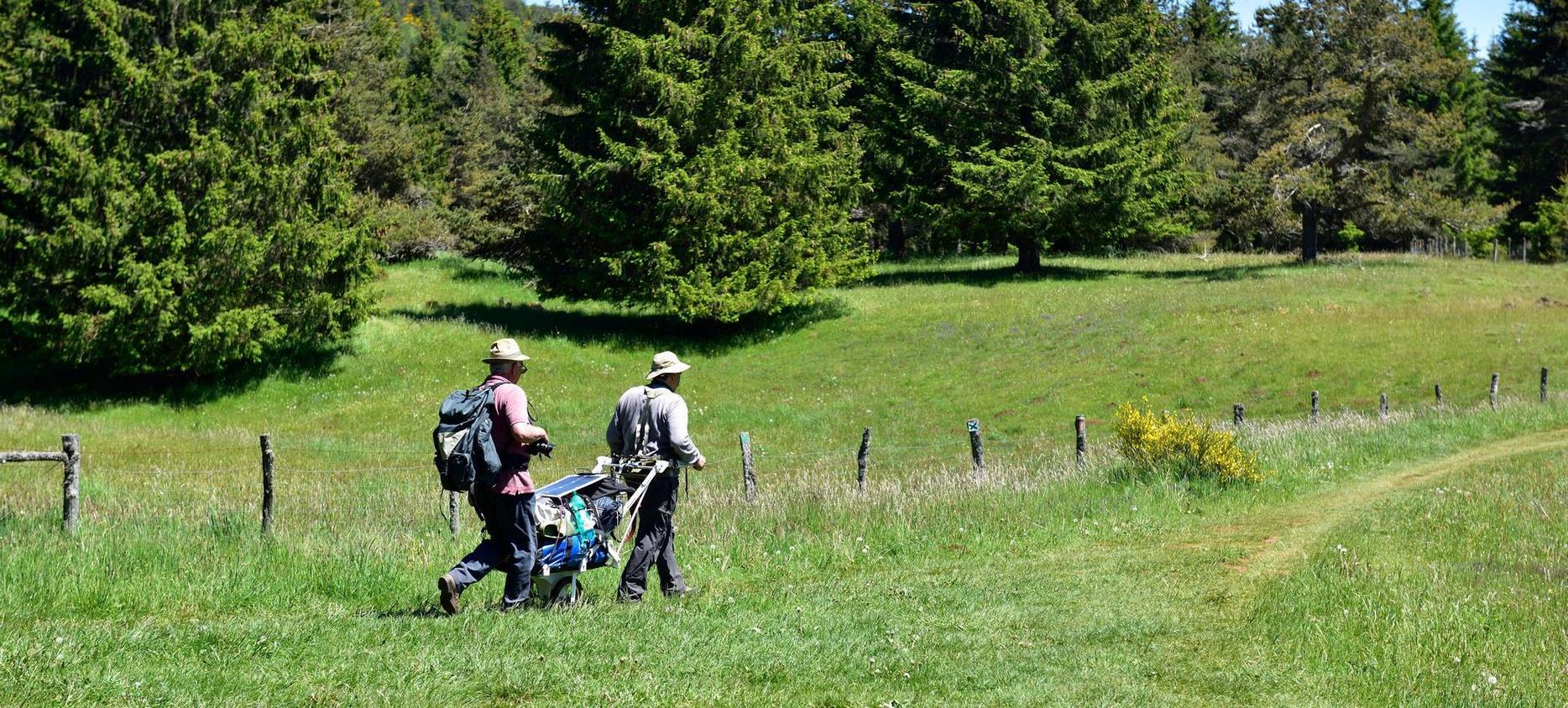 Super Besse - Couple Randonnée - Nature