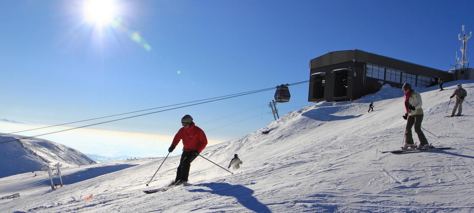 Super Besse : Départ de la Piste Bleue depuis le Téléphérique de la Perdrix