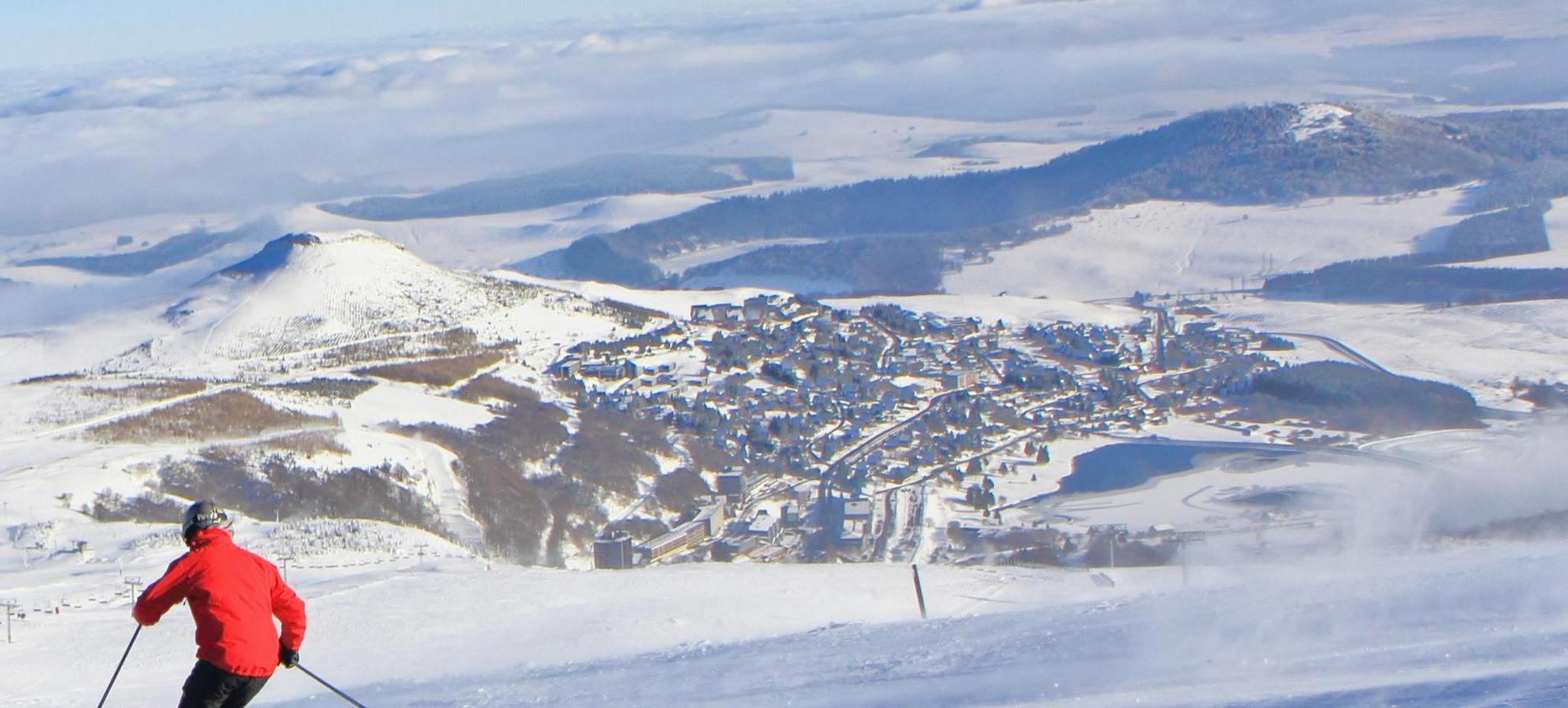  Super Besse - station enneigée sous le soleil d'hiver