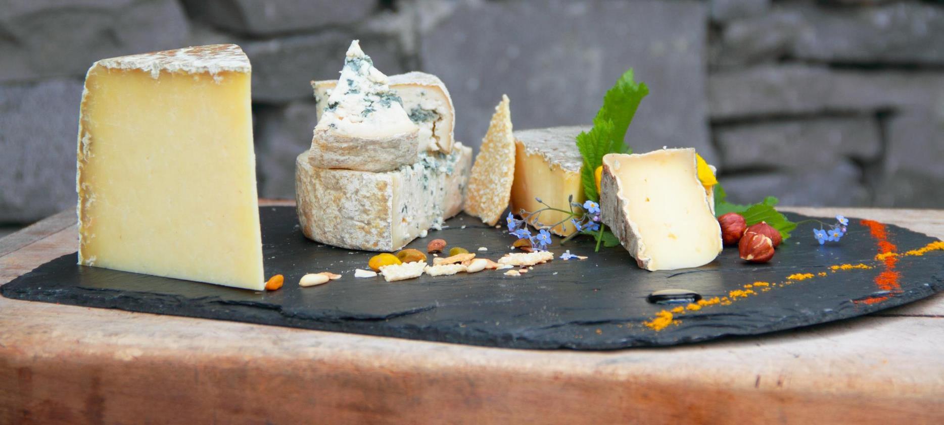 Super Besse: Dégustation des Fromages AOP d'Auvergne - Un Voyage Gourmand