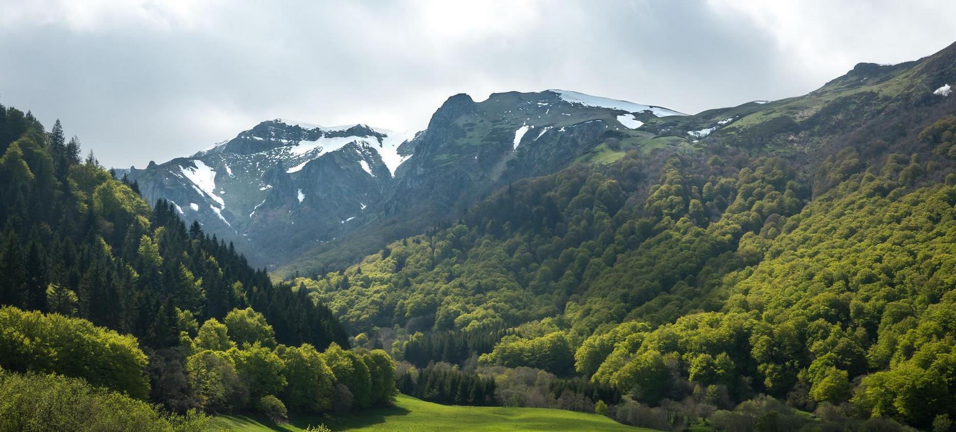 Super Besse - Panorama Imprenable sur la Vallée de Chaudefour et ses Sommets