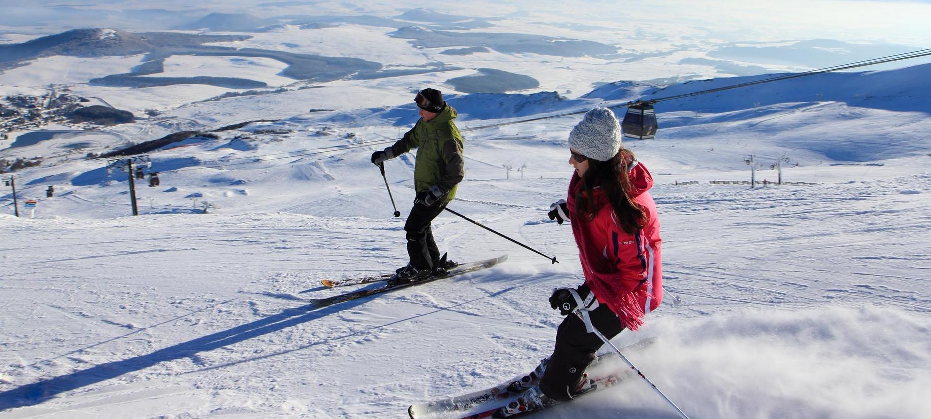 Super Besse : Descente à Ski et Vue Impressionnante sur la Station