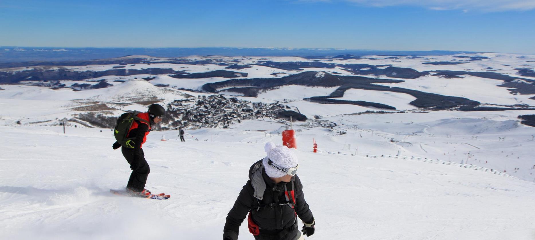 Super Besse : Snowboard et Panorama sur le Centre Station