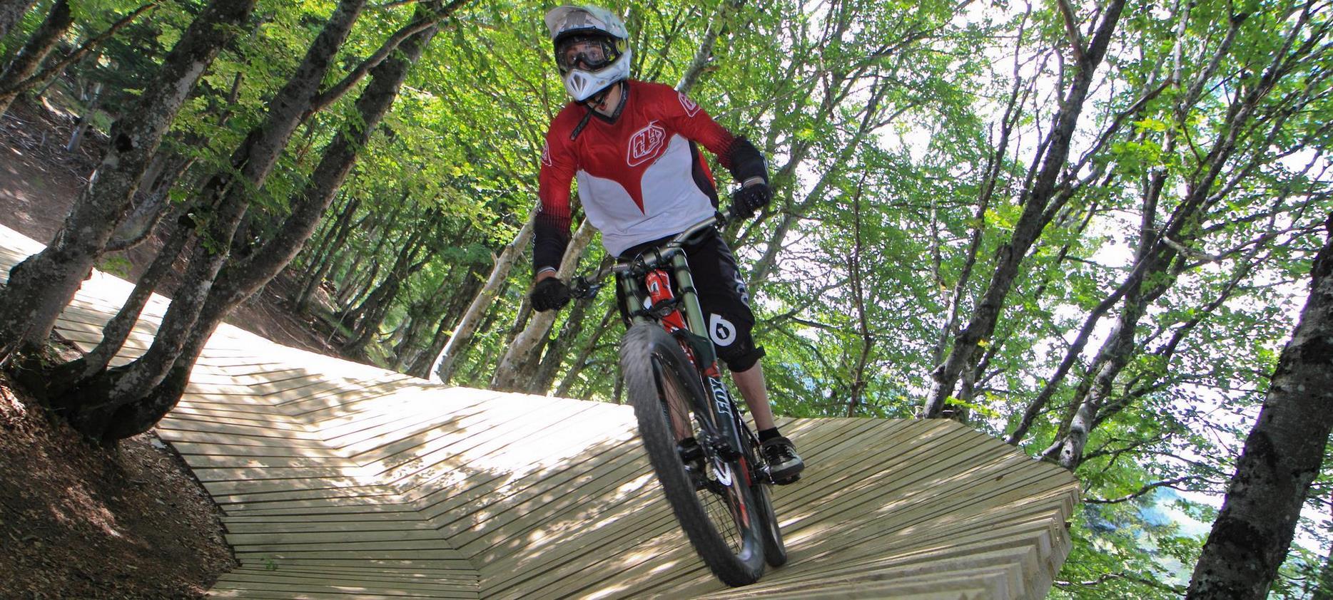 Super Besse : Bike Park - Mettez-vous au défi sur les Sentiers !