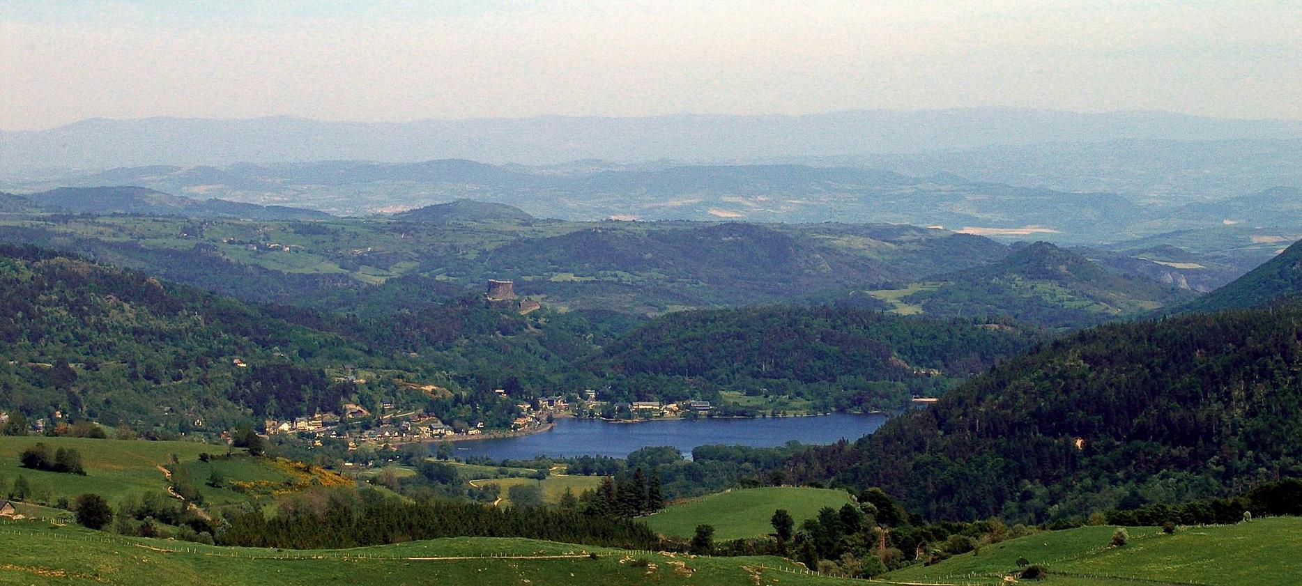 Super Besse : Lac Chambon vu des Volcans du Sancy - Panorama Exceptionnel