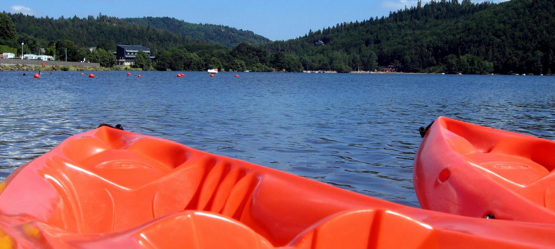 Lac Chambon : Aventure en Canoë sur le Lac