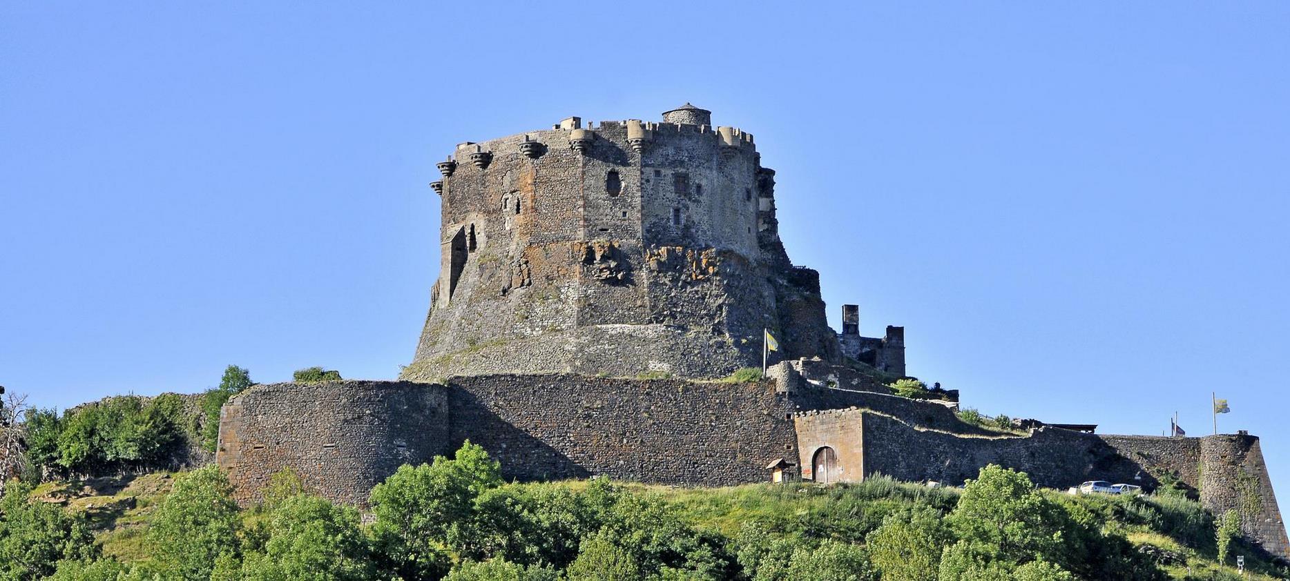 Château de Murol : Forteresse Médiévale du Puy-de-Dôme