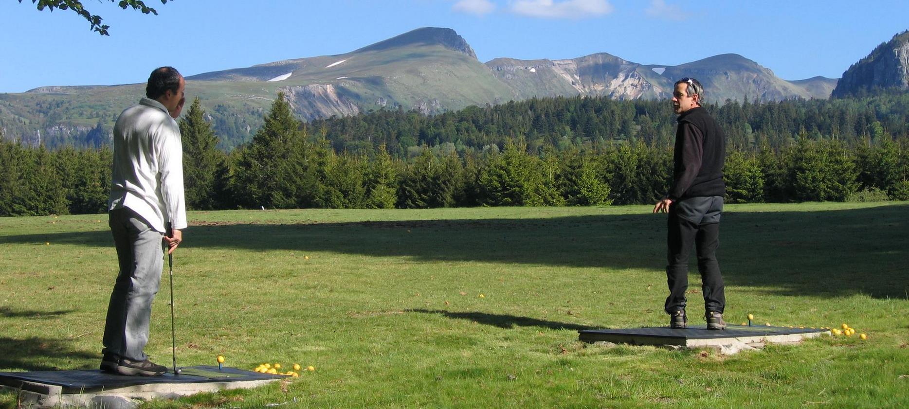 Massif du Sancy : Golf au Cœur de la Nature