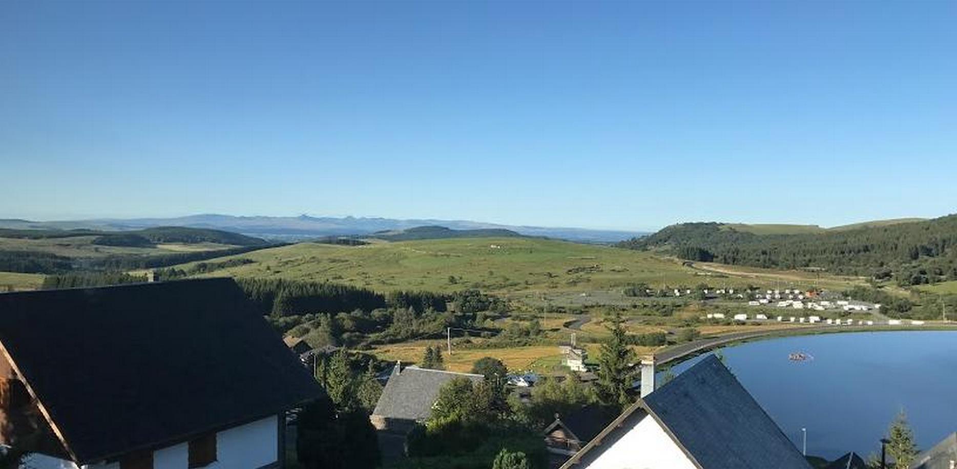 Week-End Escapade - Super Besse : Vue Panoramique du Chalet - Relaxation Garantie