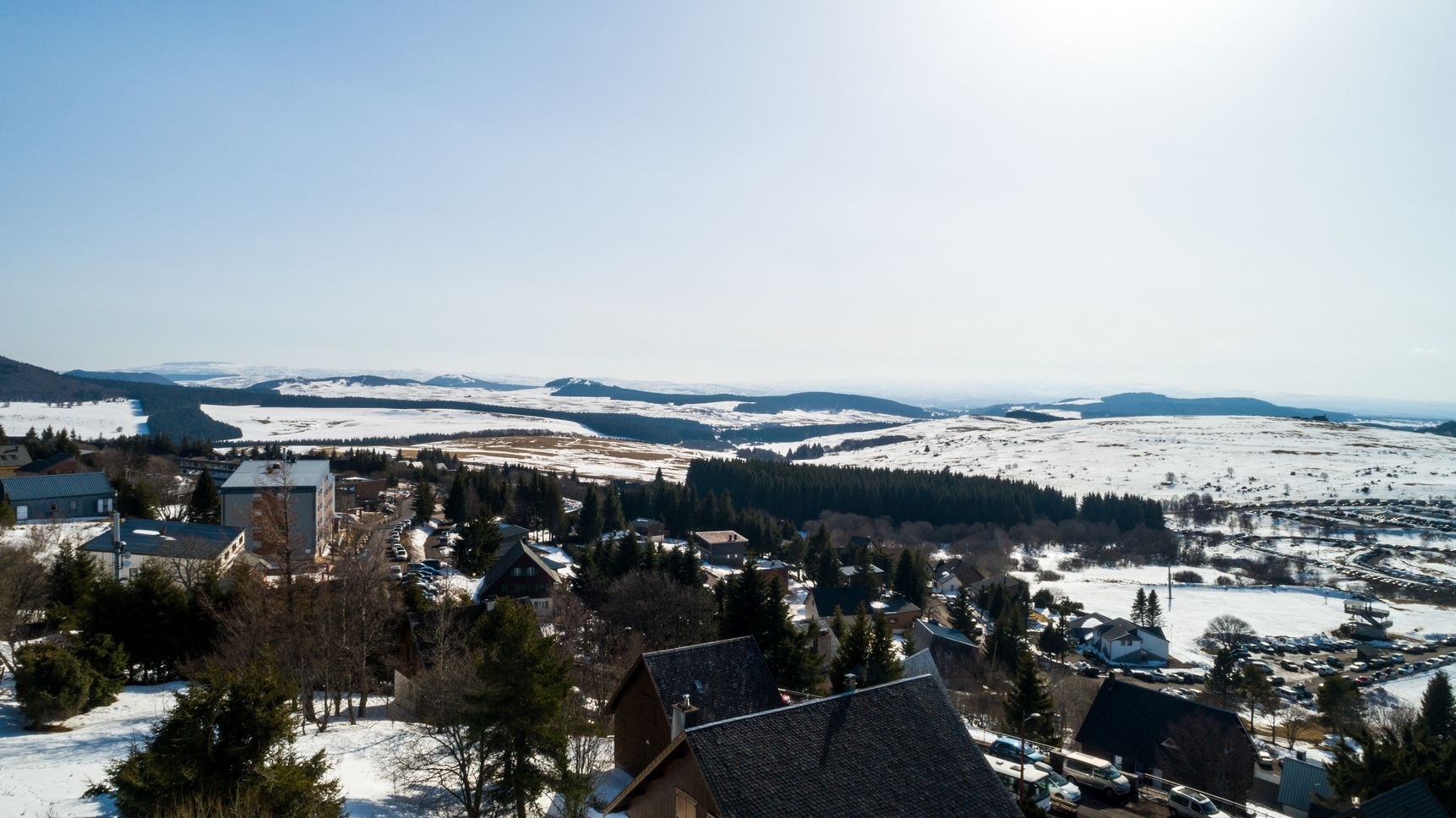 Vue magnifique depuis le Chalet Ma Cambuse sur les Monts du Cantal et le Puy Mary